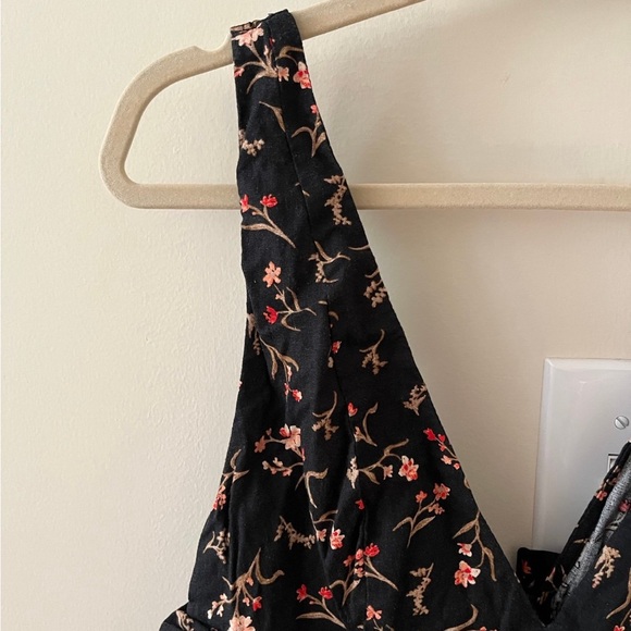 Urban Outfitters Black Floral Print Sleeveless Ruffled Top - Picture 2 of 7